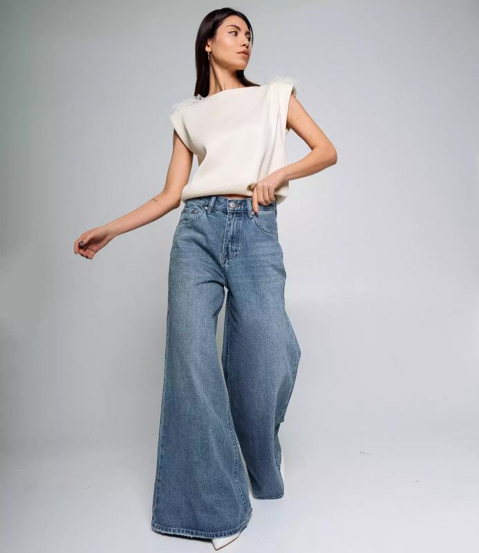 Какой логический элемент 2 входа один выход. Схема переключение на логике. Таблица истинности функции логического умножения. A 1 b 0 на выходе. A 1 b 0 на выходе.