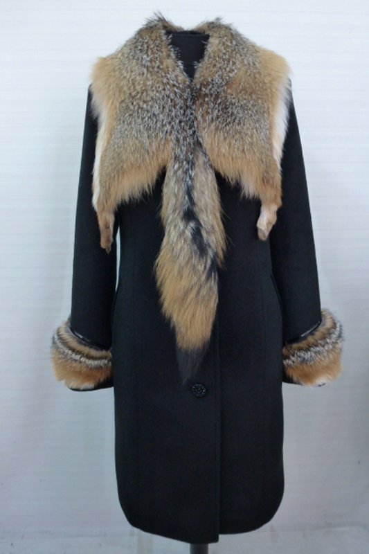 Пальто с воротником лисы