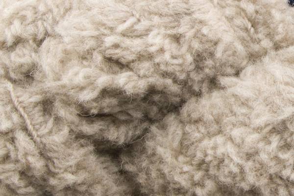 шерсть 100% мелкий опт для вязания. белый мех. пушистый мех. карачаевская полушерсть в пасмах. мерино объемная 022 джинса.