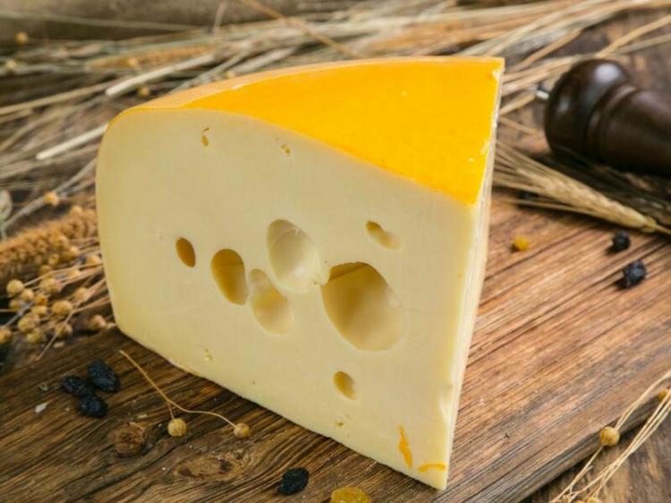 Как делают маасдам. Ломтик сыра. Как делают маасдам. Сыр с дырочками. Домашний сыр с дырочками.