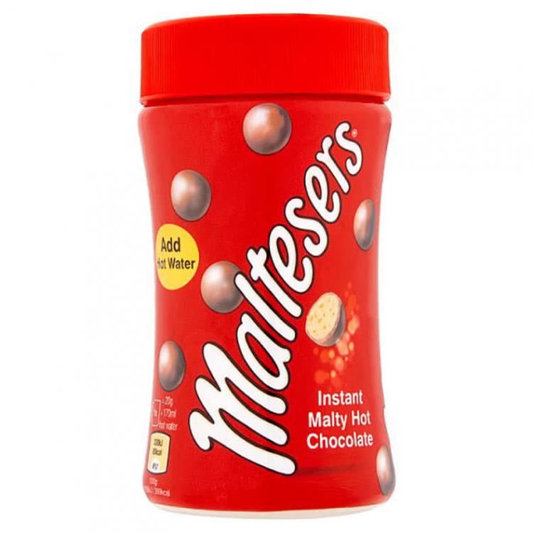 Шоколадные шарики в красной упаковке Maltesers