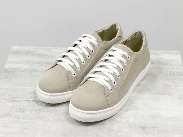 Женские кроссовки из замши. Loro piana кеды. Кеды адидас женские бежевые кроссовки. Кроссовки loro piana серые. Женские кроссовки из замши.