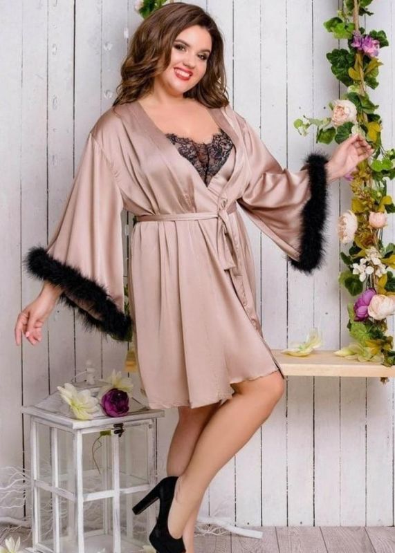 Дита фон тиз в халате. Шелковый халат с мехом. Пеньюар с перьями. Халатик женский шелковый. Шелковый халат с мехом.