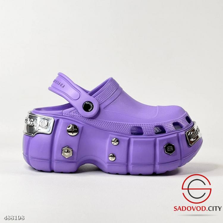 Сабо баленсиага. Сабо Баленсиага кроксы. Сабо Balenciaga x Crocs. Balenciaga Sabo Crocs. Balenciaga Clog.